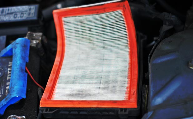 Как провести замену воздушного фильтра на Nissan Almera Classic