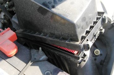 Как провести замену воздушного фильтра на Nissan Almera Classic