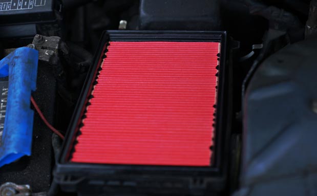 Как провести замену воздушного фильтра на Nissan Almera Classic