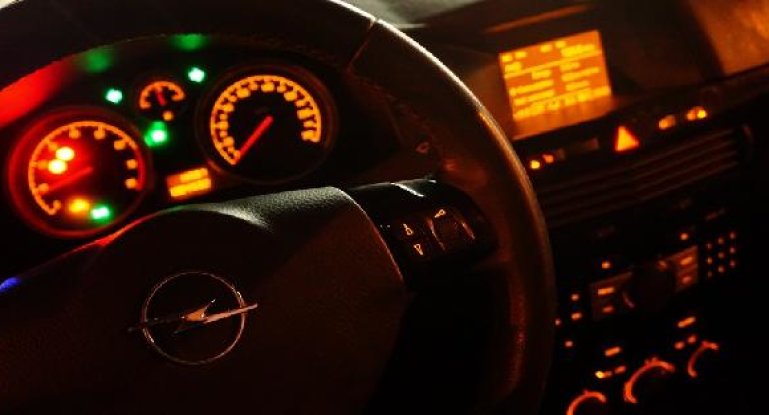 Как выглядит панель приборов Opel Astra H и других моделях, как ее самому снять и поменять?