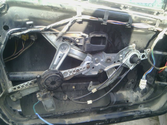 Возможные неисправности электрических стеклоподъемников BMW и причины их возникновения