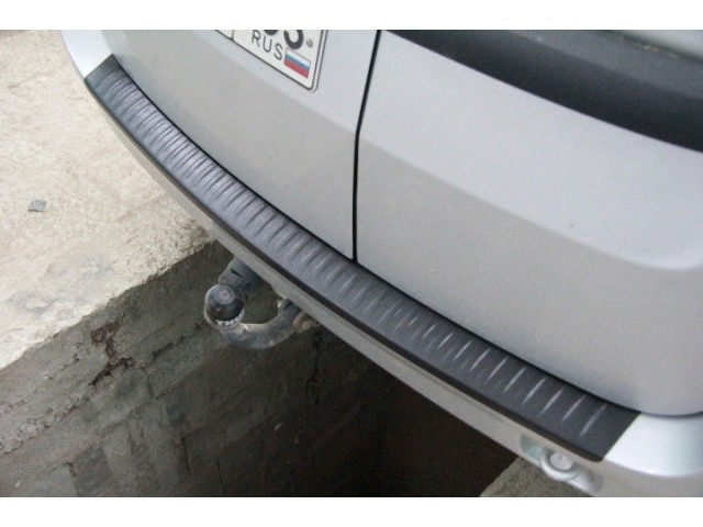 Установка защиты заднего бампера на Ладу Ларгус Установка защиты заднего бампера на Ладу Ларгус