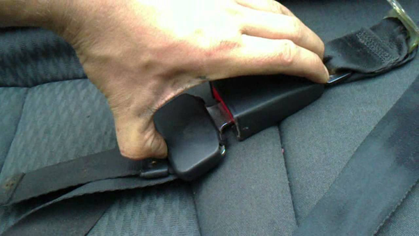 Как ремонтировать ремни безопасности автомобиля ВАЗ-2110 Как ремонтировать ремни безопасности автомобиля ВАЗ-2110