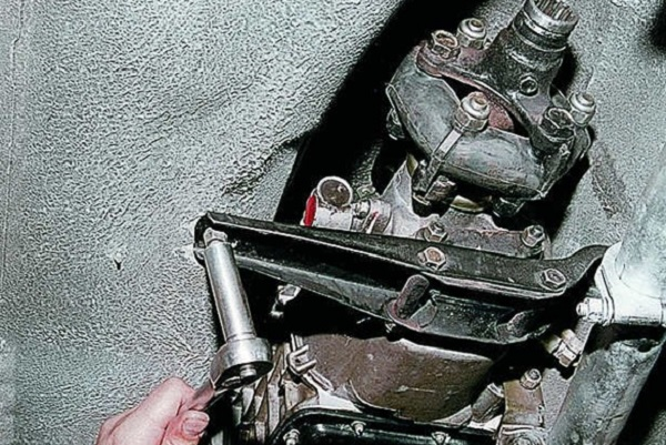 Начинающим автомобилистам: ремонт и обслуживание КПП ВАЗ 2105 Начинающим автомобилистам: ремонт и обслуживание КПП ВАЗ 2105