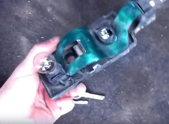 Замена задних фонарей на ВАЗ 2115 самостоятельно Замена задних фонарей на ВАЗ 2115 самостоятельно