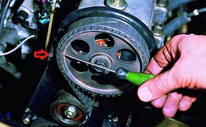 Самостоятельно меняем ремень ГРМ на ВАЗ 2108 в гаражных условиях Самостоятельно меняем ремень ГРМ на ВАЗ 2108 в гаражных условиях