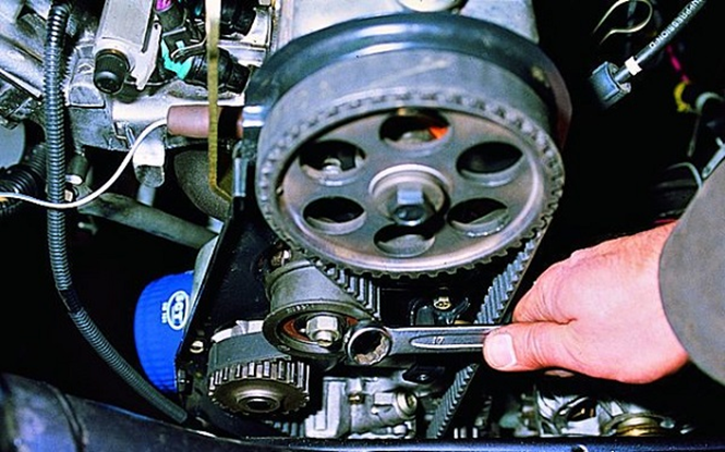 Самостоятельно меняем ремень ГРМ на ВАЗ 2108 в гаражных условиях Самостоятельно меняем ремень ГРМ на ВАЗ 2108 в гаражных условиях