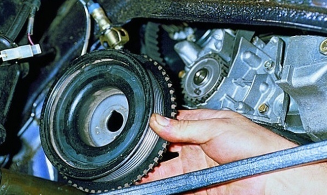 Самостоятельно меняем ремень ГРМ на ВАЗ 2108 в гаражных условиях Самостоятельно меняем ремень ГРМ на ВАЗ 2108 в гаражных условиях