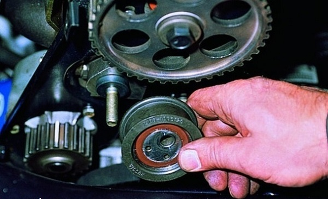 Самостоятельно меняем ремень ГРМ на ВАЗ 2108 в гаражных условиях Самостоятельно меняем ремень ГРМ на ВАЗ 2108 в гаражных условиях
