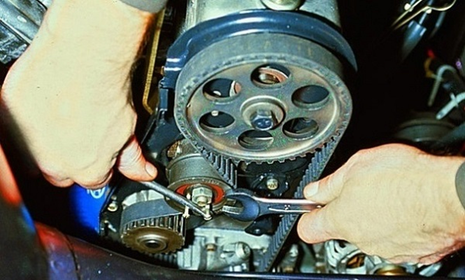 Самостоятельно меняем ремень ГРМ на ВАЗ 2108 в гаражных условиях Самостоятельно меняем ремень ГРМ на ВАЗ 2108 в гаражных условиях