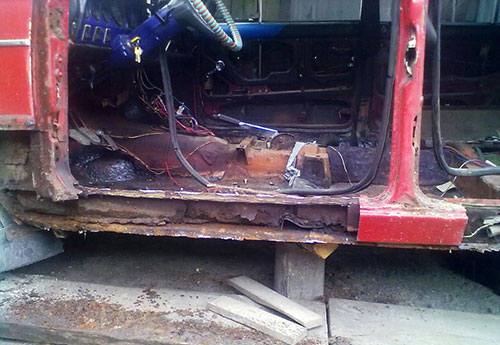 Замена порогов на легендарном автомобиле ВАЗ 2106