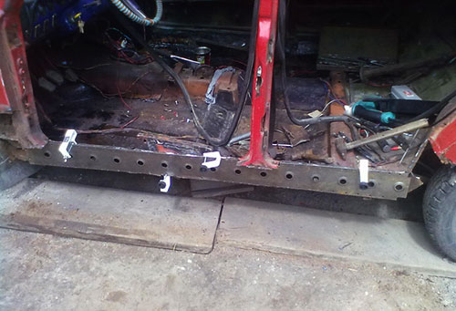 Замена порогов на легендарном автомобиле ВАЗ 2106