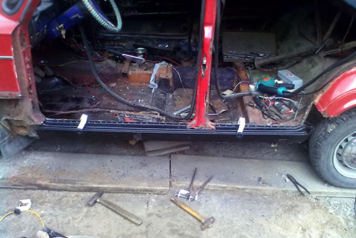 Замена порогов на легендарном автомобиле ВАЗ 2106