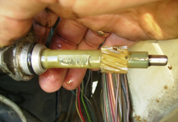 Неполадки со спидометром на «Девятке»: диагностика и ремонт Неполадки со спидометром на «Девятке»: диагностика и ремонт