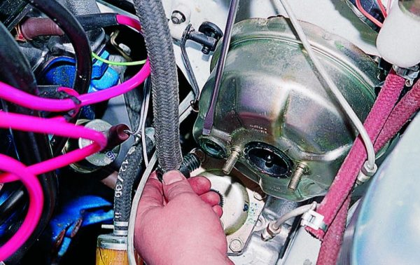 Диагностируем и чиним систему торможения ВАЗ 2107 Диагностируем и чиним систему торможения ВАЗ 2107