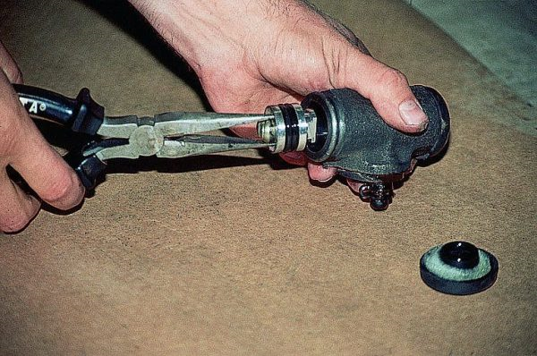 Диагностируем и чиним систему торможения ВАЗ 2107 Диагностируем и чиним систему торможения ВАЗ 2107