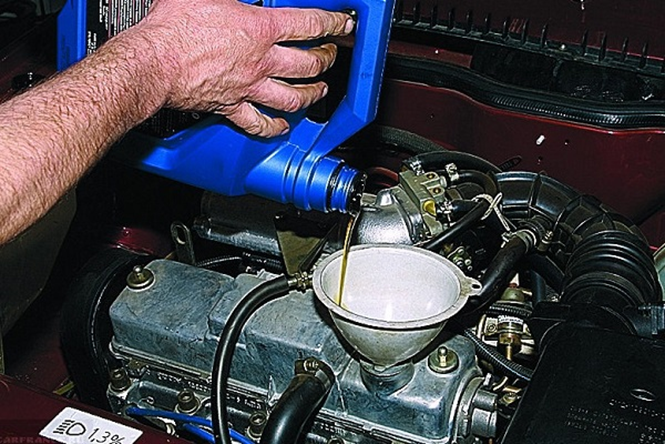 Как легко и просто заменить масло и фильтр на 2115 своими руками