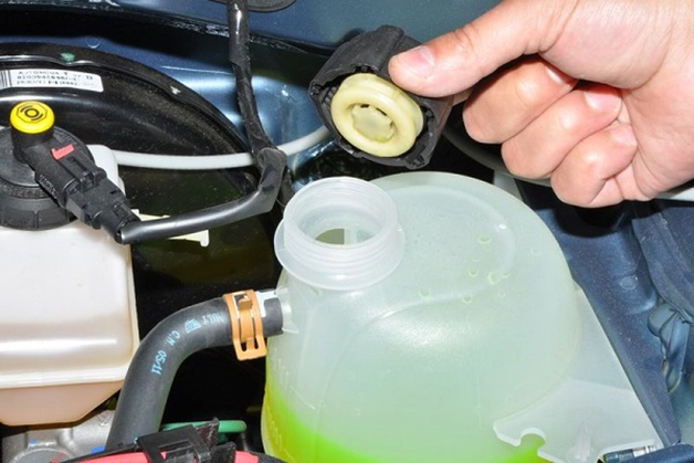 Как самостоятельно заменить антифриз на Лада Ларгус Как самостоятельно заменить антифриз на Лада Ларгус