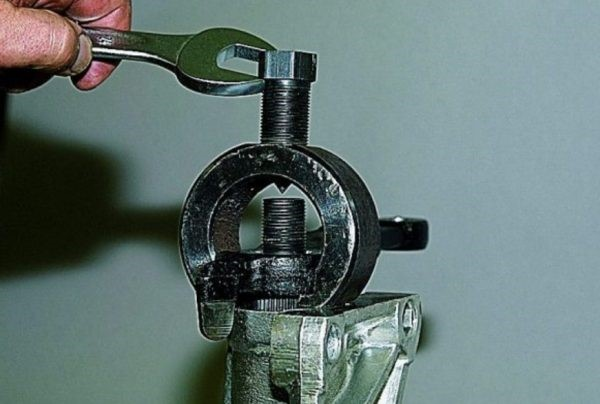 Изучаем и ремонтируем рулевой редуктор «Шестерки» Изучаем и ремонтируем рулевой редуктор «Шестерки»