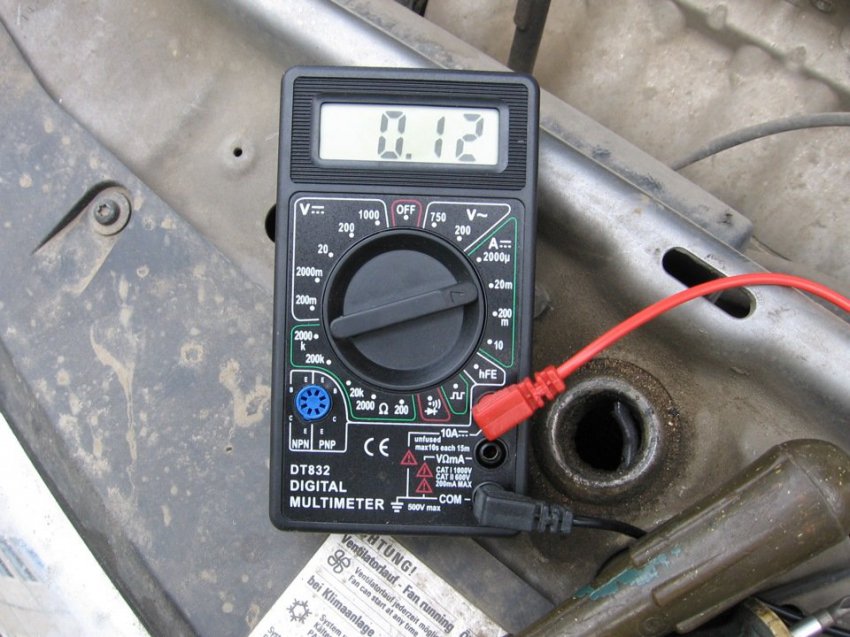 Что делать, если автомобильный аккумулятор разрядился в ноль, и почему?