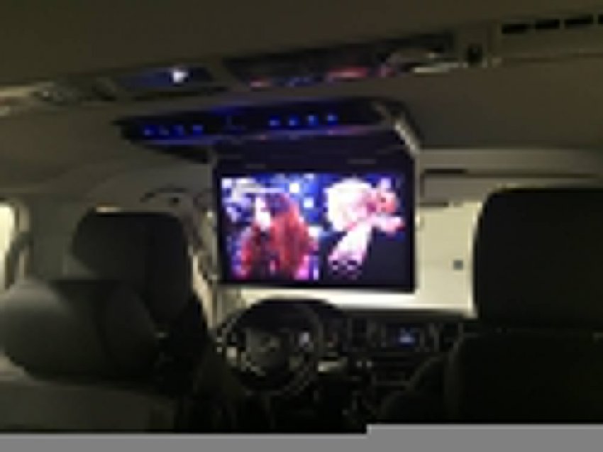 Критерии выбора потолочного монитора для автомобиля: все, что следует знать