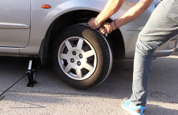 Что делать, если сел аккумулятор в машине. Как завести машину, если сел аккумулятор одному Что делать, если сел аккумулятор в машине. Как завести машину, если сел аккумулятор одному