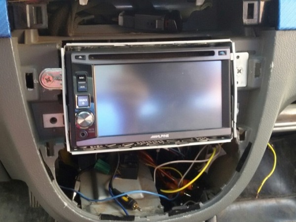 Выбор, установка и подключение 2 DIN автомагнитолы и переходной рамки для нее: рейтинг и инструкция