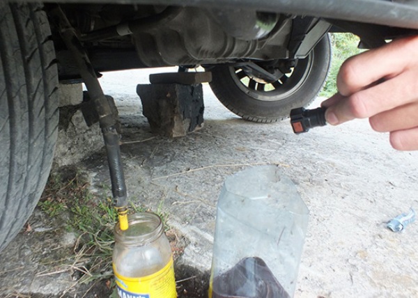 При повороте руля слышен гул гидроусилителя: почему гудит и свистит ГУР на холодную и на горячую, что делать?