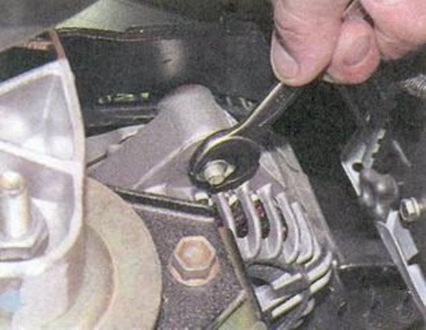 Замена ремня генератора Lada Priora с кондиционером или ГУР: как снять и подтянуть расходник?