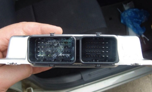 Электронный блок управления двигателем (ЭБУ): что это такое, где находится, принцип работы и фото