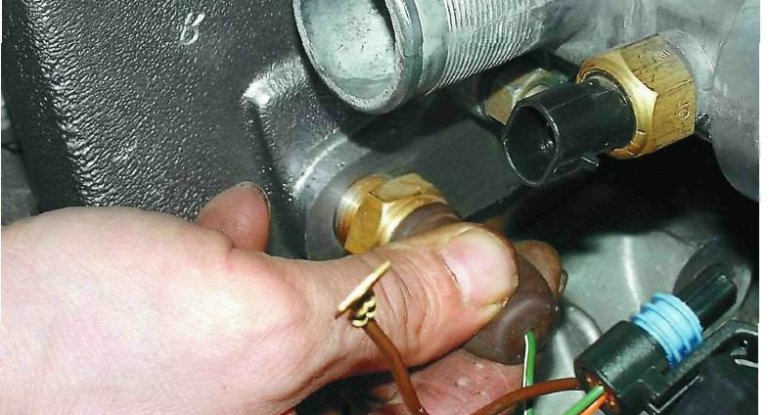 Схема и замена датчика температуры охлаждающей жидкости, включения вентилятора и ДТВС ВАЗ 2110