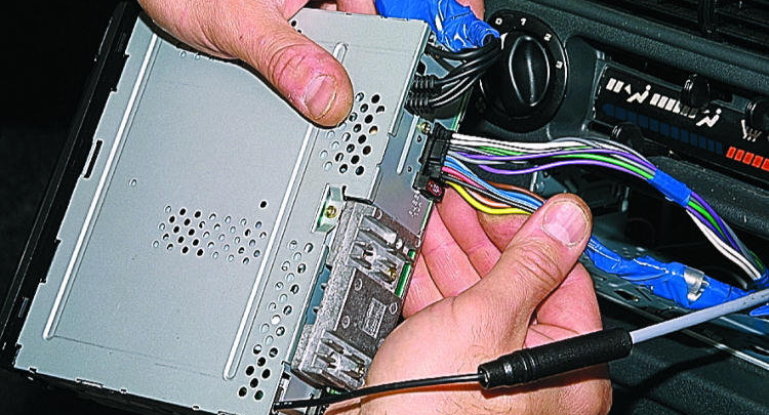 Как подключить магнитолу в машине: схема подключения, как подсоединить провода и запитать от сети