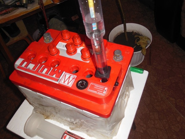 Как зарядить аккумулятор автомобиля зарядным устройством: порядок правильной зарядки АКБ