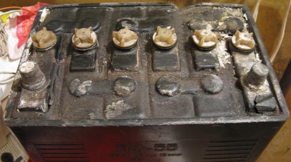 Какой срок службы аккумулятора автомобиля, как узнать дату производства и гарантию на АКБ?