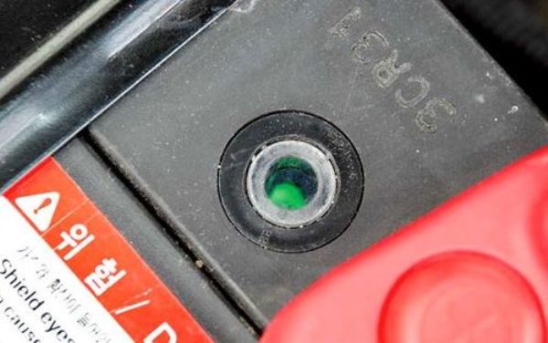 Как правильно прикурить автомобиль от аккумулятора другой машины (автомата или иномарки)?