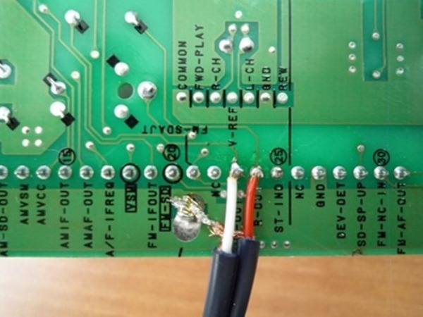 Что такое АУКС (AUX) кабель для автомагнитолы, как сделать вход и подключить через прикуриватель?