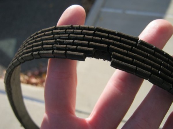 Замена ремня генератора Lada Kalina 8 кл: размер, как заменить ролик натяжителя, щетки и кронштейн Замена ремня генератора Lada Kalina 8 кл: размер, как заменить ролик натяжителя, щетки и кронштейн