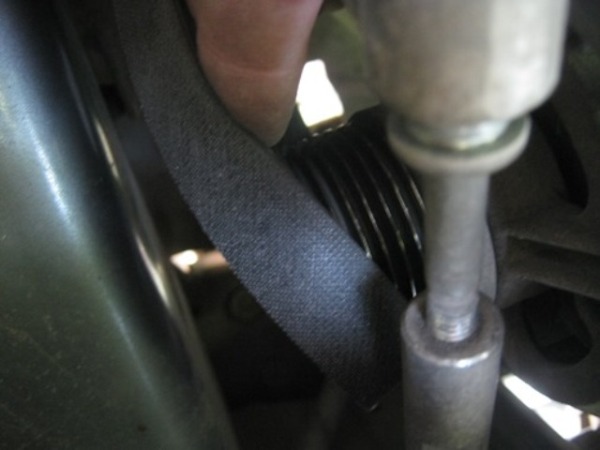 Замена ремня генератора Lada Kalina 8 кл: размер, как заменить ролик натяжителя, щетки и кронштейн Замена ремня генератора Lada Kalina 8 кл: размер, как заменить ролик натяжителя, щетки и кронштейн