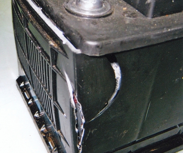 Характеристика АКБ 12В 7 Ач: обслуживание аккумуляторных батарей на 9, 12 и 17 Ампер-часов Характеристика АКБ 12В 7 Ач: обслуживание аккумуляторных батарей на 9, 12 и 17 Ампер-часов