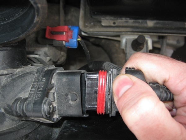 Признаки неисправности ДМРВ ВАЗ 2110: чистка, ремонт и проверка датчика массового расхода воздуха