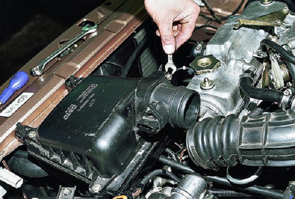 Признаки неисправности ДМРВ ВАЗ 2110: чистка, ремонт и проверка датчика массового расхода воздуха