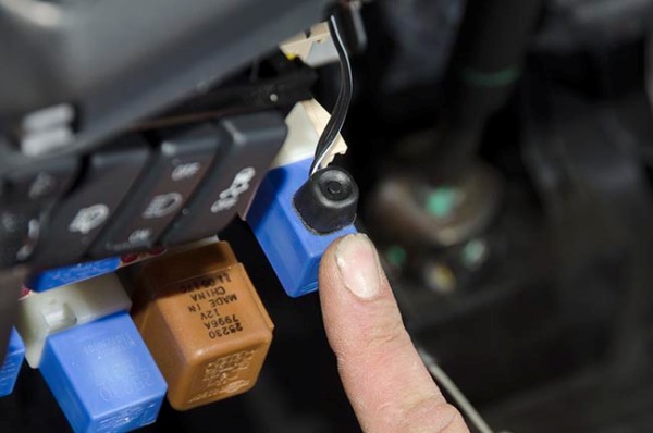 Как отключить сигнализацию Старлайн (Starline), если не работает брелок: аварийное отключение