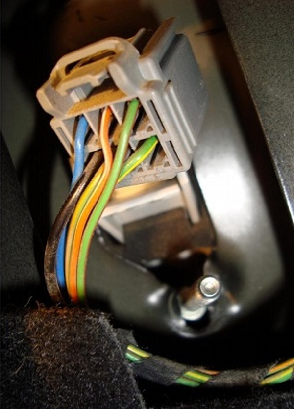 Замена лампочки заднего стоп-сигнала: как заменить на двухконтактную лампу или другую Замена лампочки заднего стоп-сигнала: как заменить на двухконтактную лампу или другую