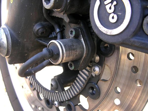 Проверка и ремонт датчика АБС: видео, как проверить тестером и мультиметром, снять и прозвонить