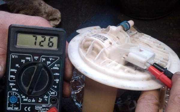 Ремонт, замена и схема датчика уровня топлива в баке: неправильно показывает и не работает указатель Ремонт, замена и схема датчика уровня топлива в баке: неправильно показывает и не работает указатель