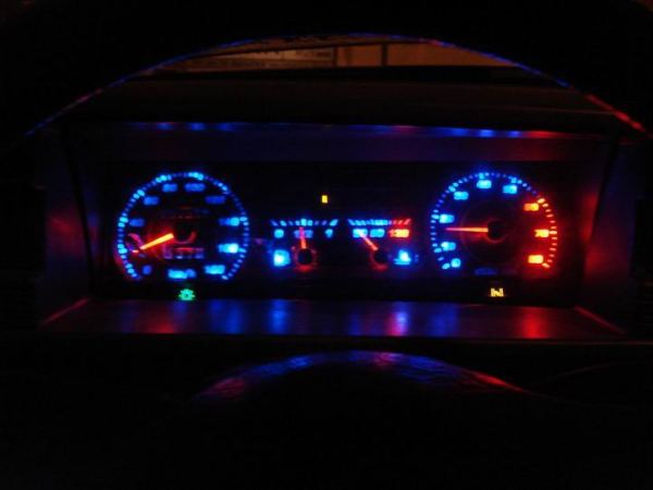 Красный или желтый восклицательный знак на панели приборов, горит аккумулятор, EPC, значок двигателя