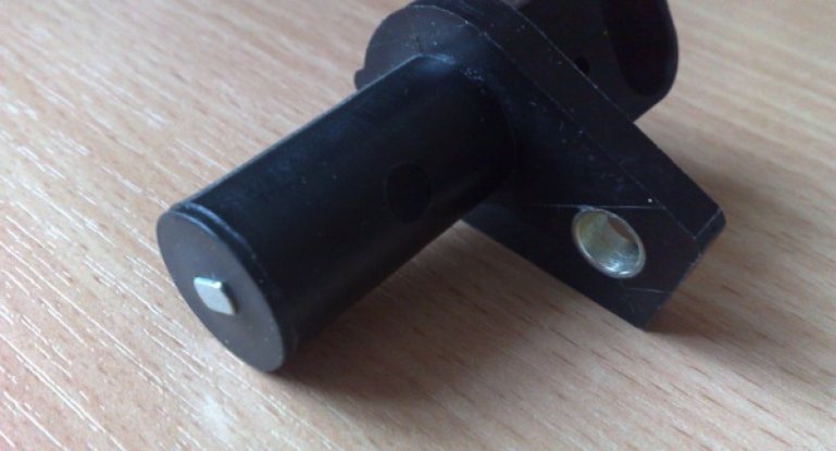 Расположение и принцип работы датчика коленвала: где находится контроллер положения коленчатого вала