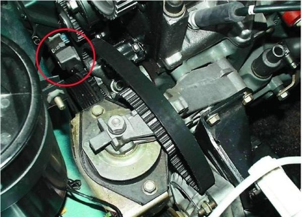 Расположение и принцип работы датчика коленвала: где находится контроллер положения коленчатого вала