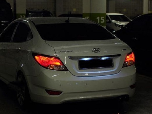 Замена лампы ближнего света Hyundai Solaris, противотуманной фары, габаритных лампочек и иной оптики Замена лампы ближнего света Hyundai Solaris, противотуманной фары, габаритных лампочек и иной оптики