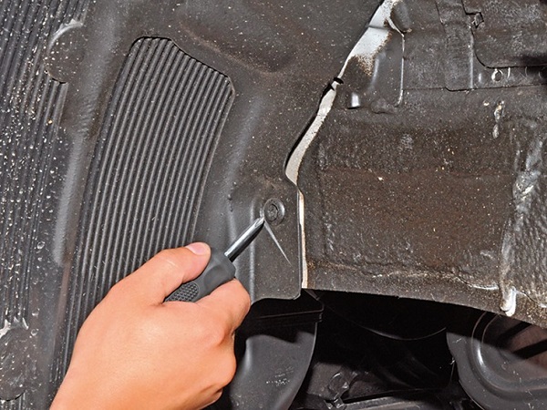 Замена лампы ближнего света Hyundai Solaris, противотуманной фары, габаритных лампочек и иной оптики Замена лампы ближнего света Hyundai Solaris, противотуманной фары, габаритных лампочек и иной оптики